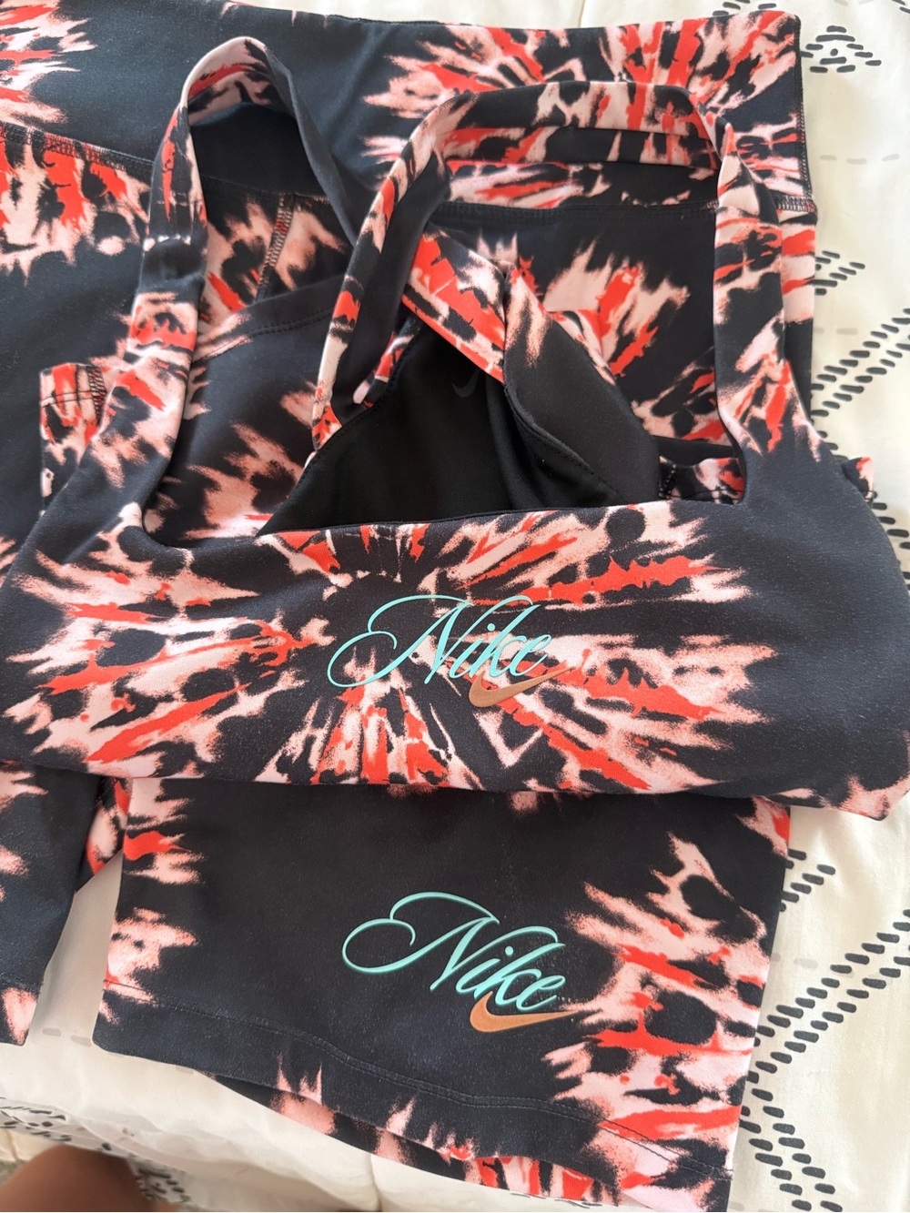 Nike women’s Tie-Dye Set